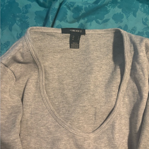 Women's Gray V-Neck cropTop - Picture 2 of 2